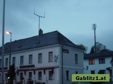 Alter und neuer Handymast am Gasthof Stadelmaier in Gablitz